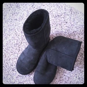 UGGS short black size 6